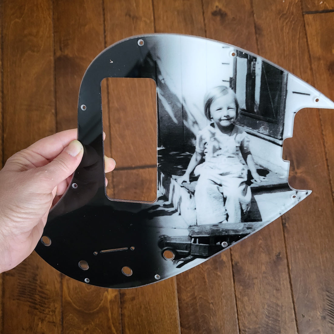 Country Bass Player Honors Mom on his Pickguard